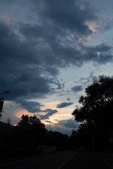 107037