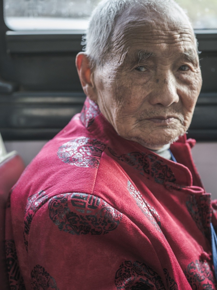 城市街头的老人2