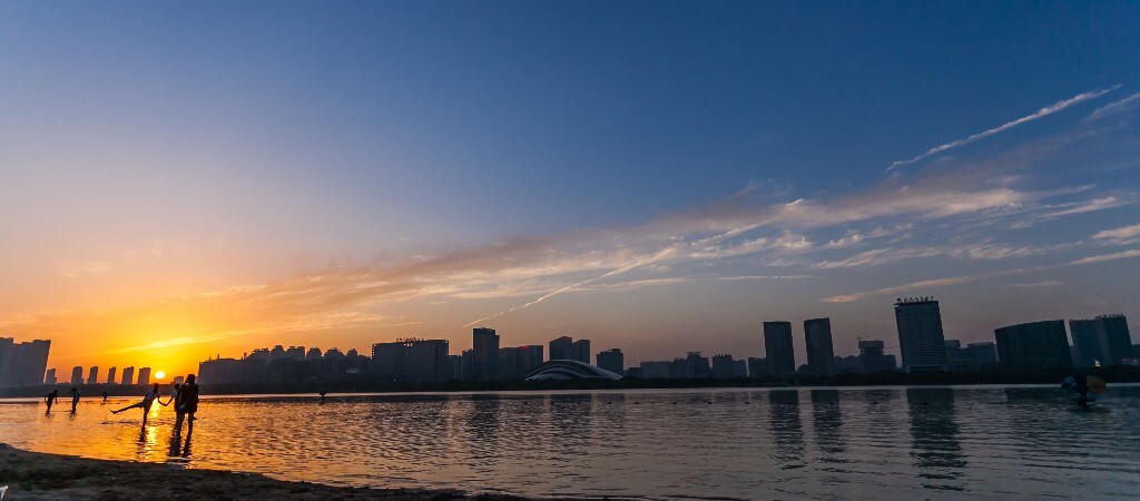 天鹅湖晚霞