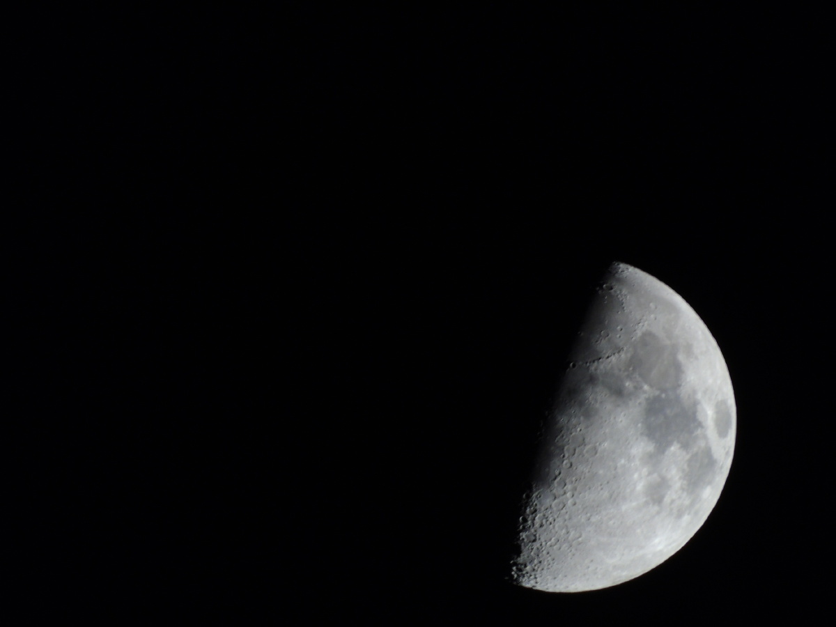 19:25分时的月亮