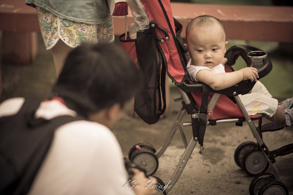 你这镜头多少钱?<br />
