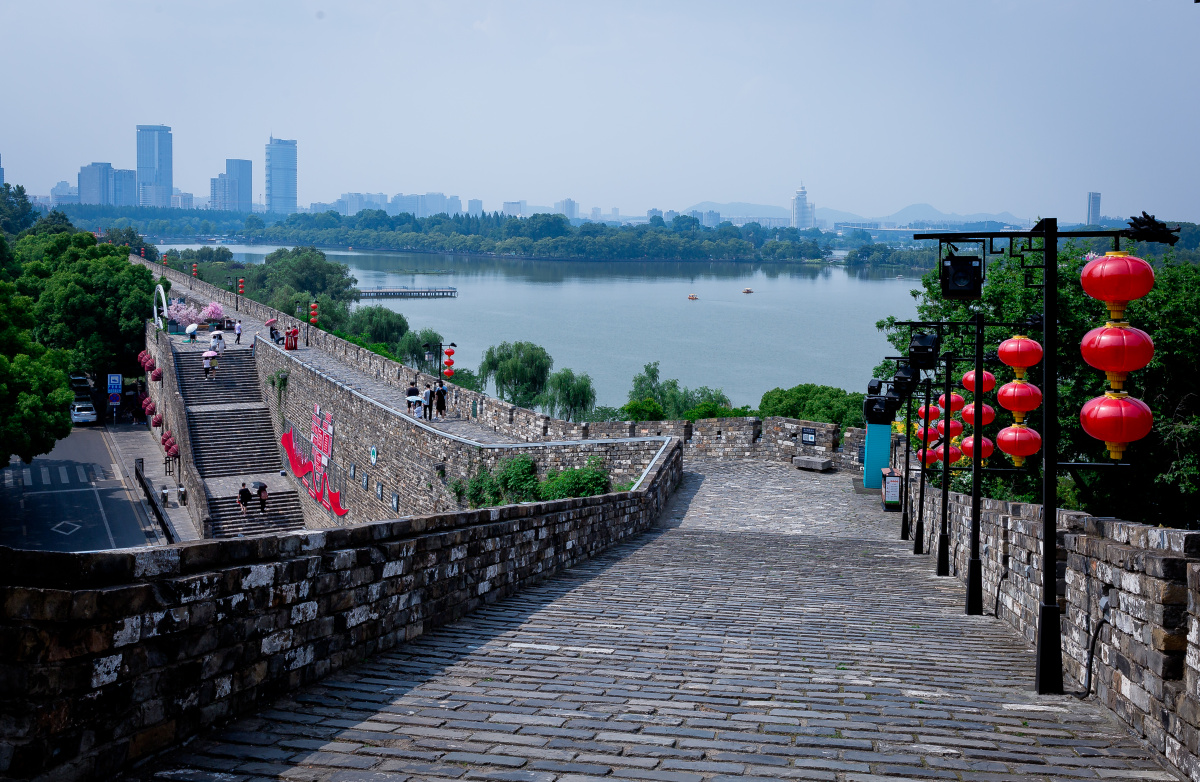 南京明城墙～～南京城墙是世界上最长,规模最大,保存原真性最好的古代