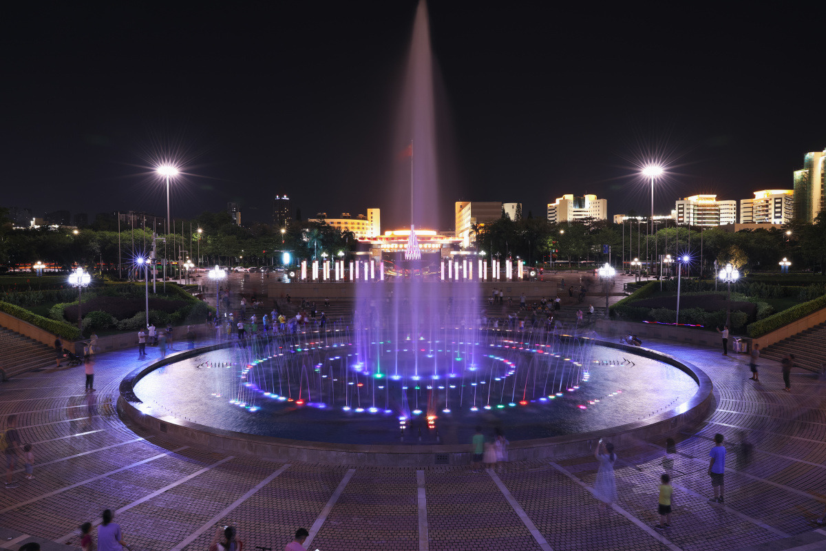 龙城广场灯光喷泉