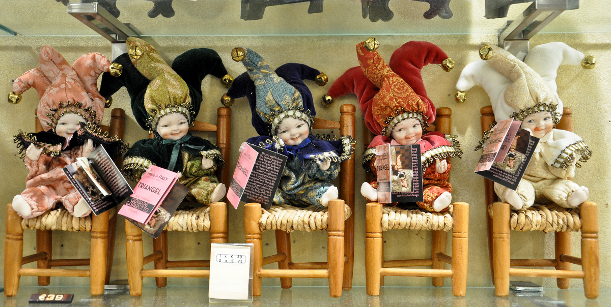 吉神娃娃的名字来源于英文的triangel,也叫做爱神娃娃,缘分天使或者