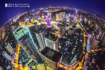 2015《灯火辉煌的重庆城》摄影：唐安冰