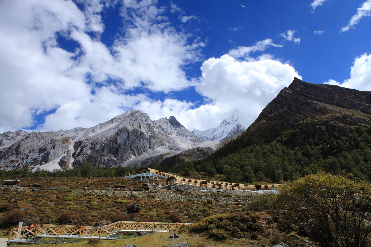 稻城亚丁三神山