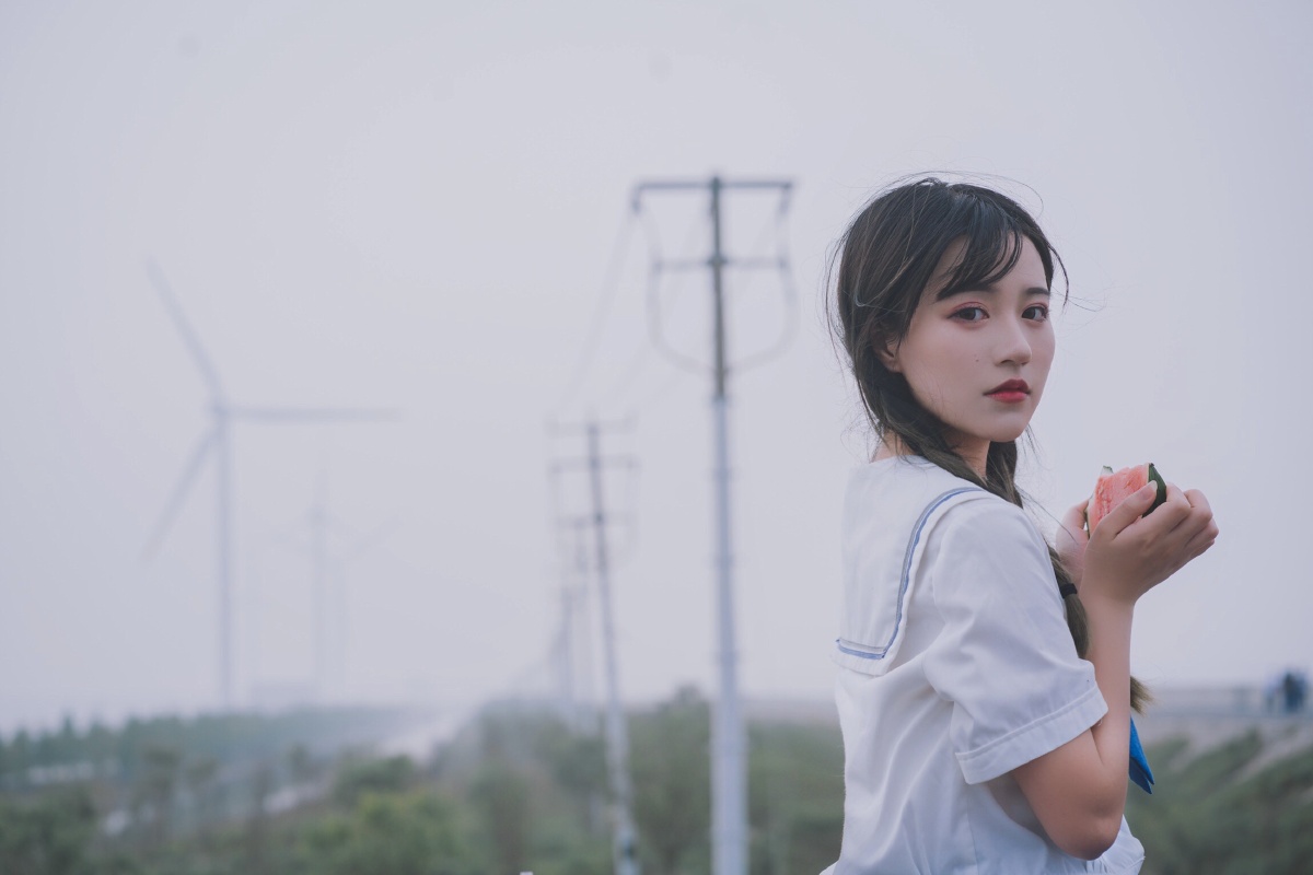 海浪涌星河高大海边的jk西瓜烟花棒是夏天的感觉了