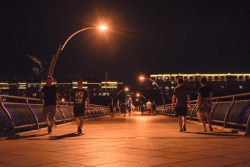 灯微夜色重
