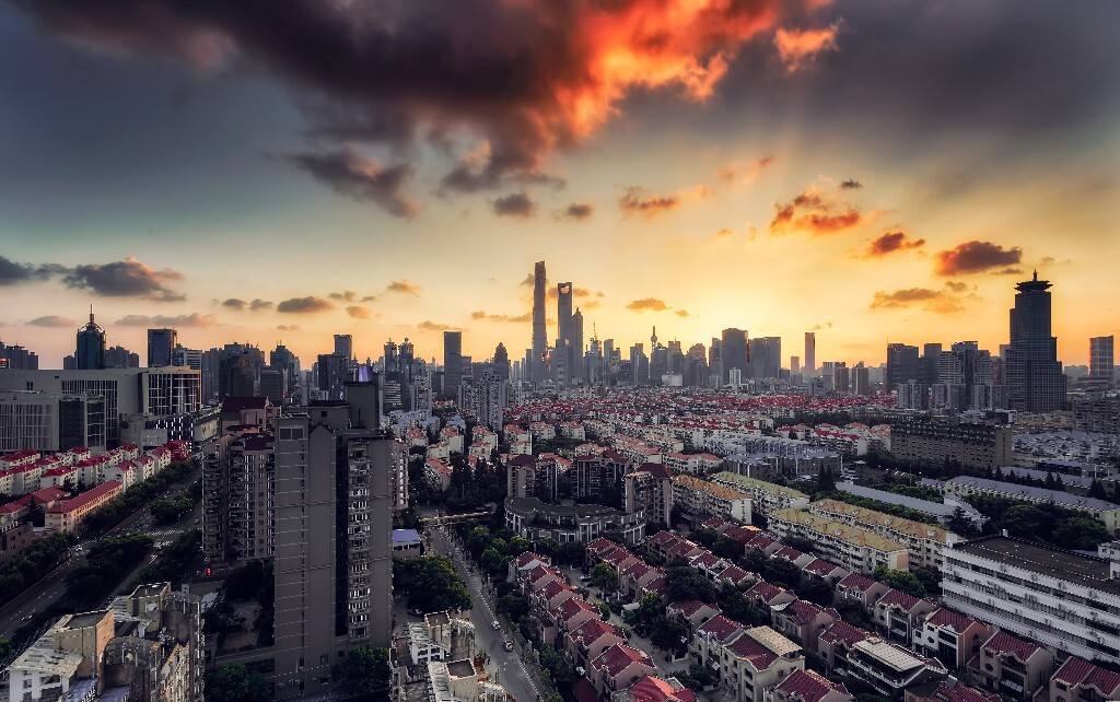 下午五点返沪，急急忙忙赶到这里，全身是汗，所幸没有错过魔都的迷人晚霞