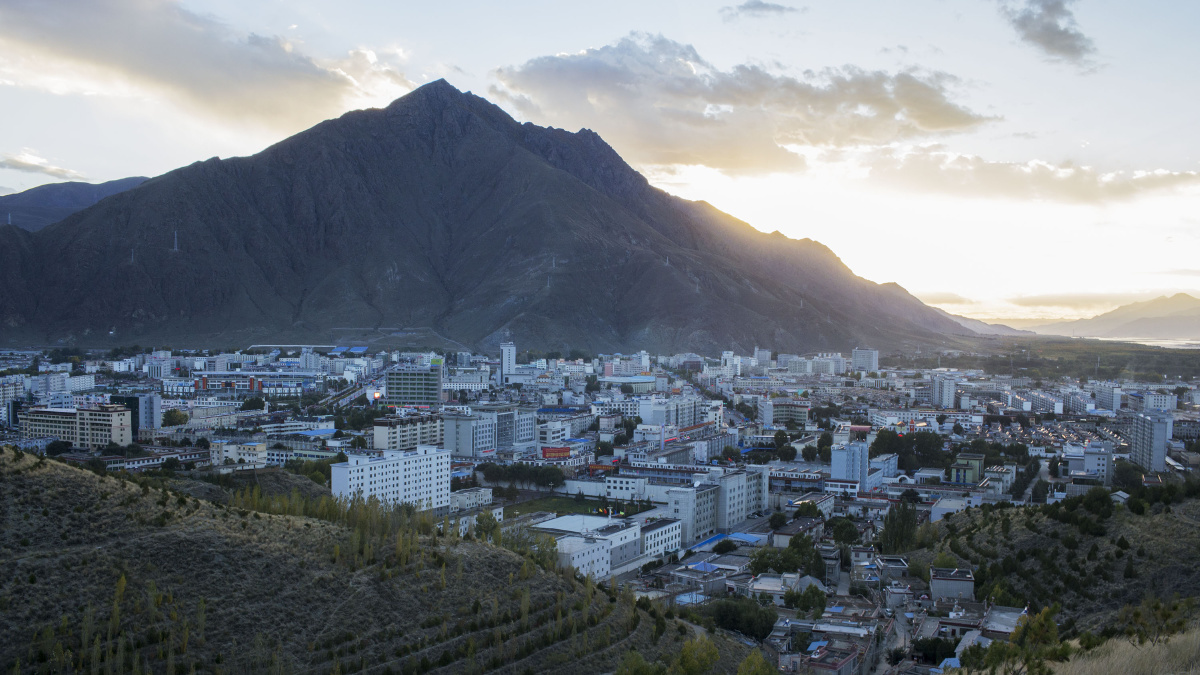 第一次爬后山拍山南小全景