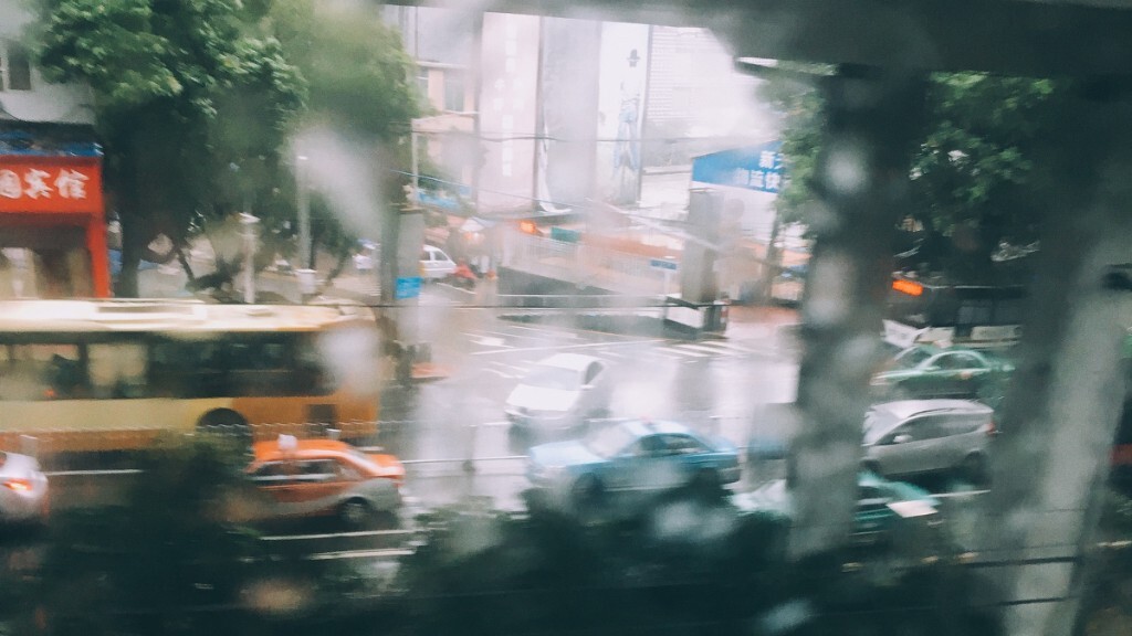 所有的记忆都是潮湿的。<br />
