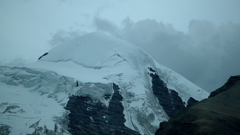 念青唐古拉山主峰<br />
海拔7162M