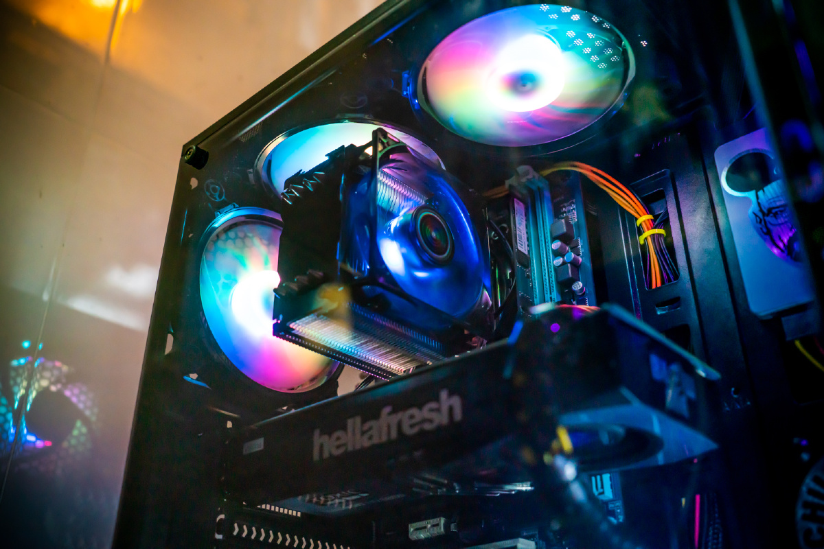 带有rgb灯效的流行款组装电脑图片素材