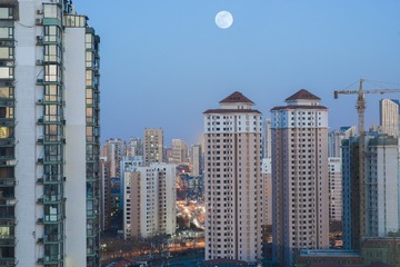 快入夜的月亮