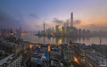 雾锁浦江