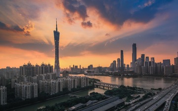 炫光的照耀下的广州塔