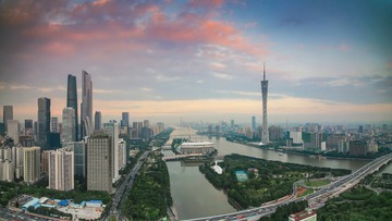 雾霾中的小蛮腰