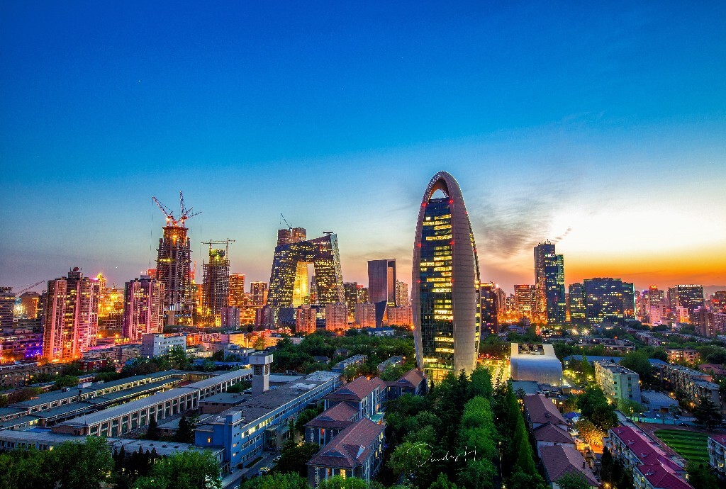 很久没爬楼了，很享受这种感觉。爬楼只是摄影拍摄的其中一个内容~充实自己的生活~看看不一样的北京~！