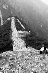 我们走的路，坍塌的城墙