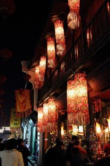 据说有百鬼夜行抄的感觉？灯笼。。。