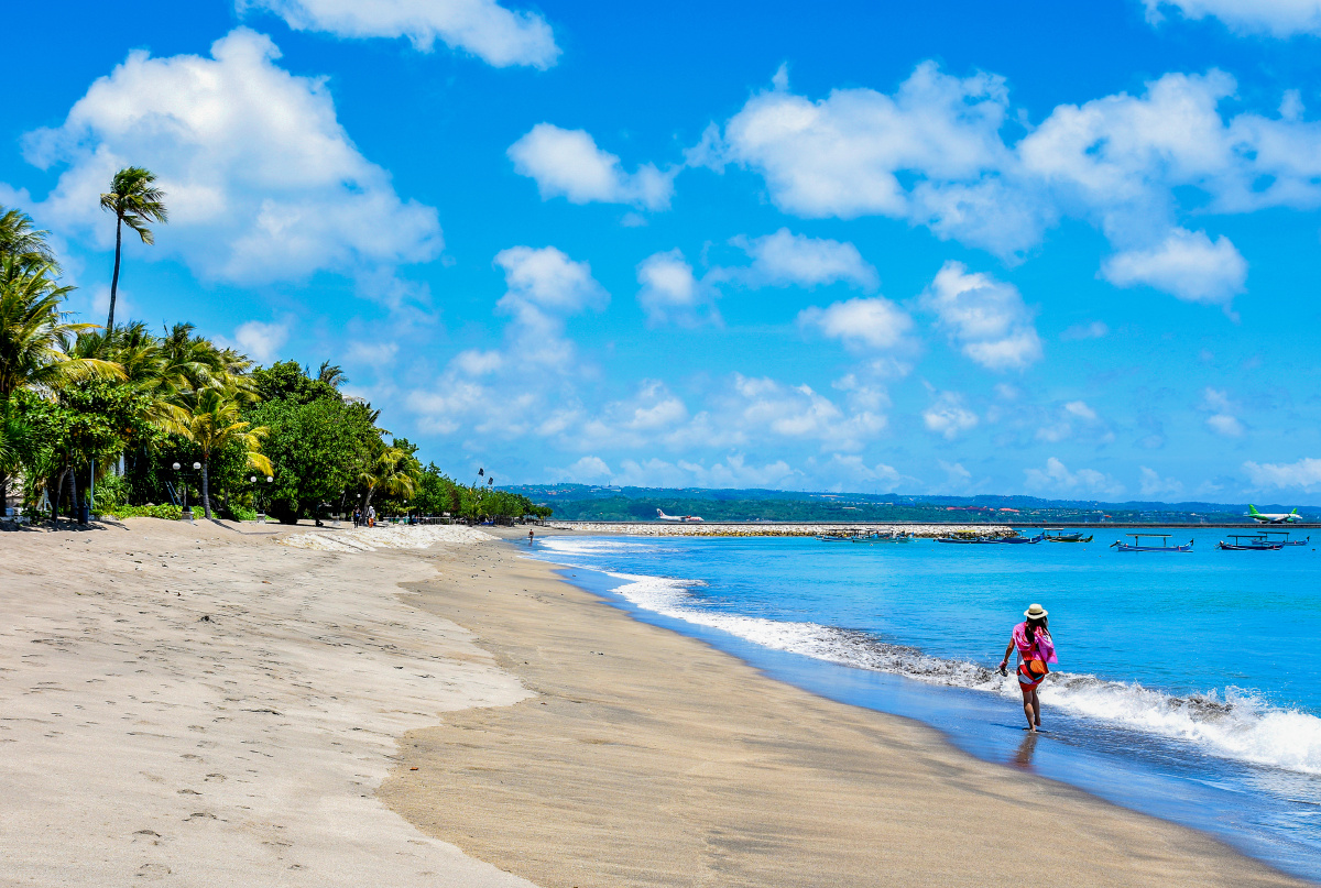 巴厘岛库塔海滩执子之手与子偕老