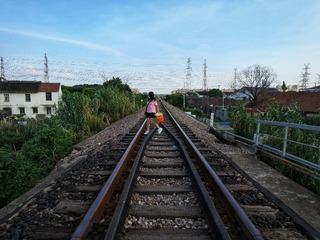 107235