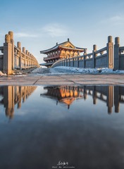 古阁融雪图