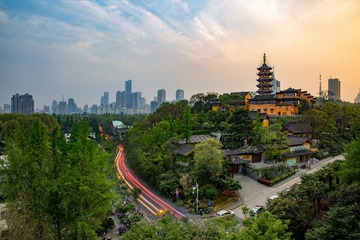一半鸡鸣 一半金陵