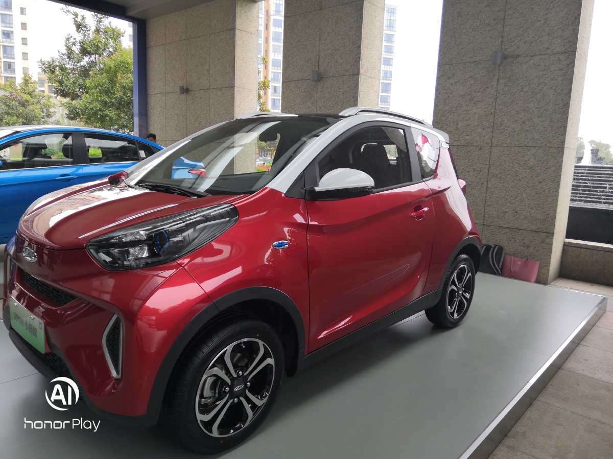 奇瑞小蚂蚁致炫版红色