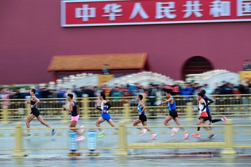 跑者时刻 +《长安街追逐战》+ 梁原 + 13658856888