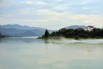 下崖村，新安江.jpg