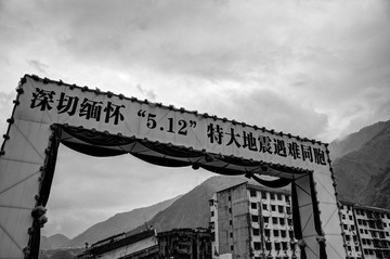 1深切缅怀.jpg