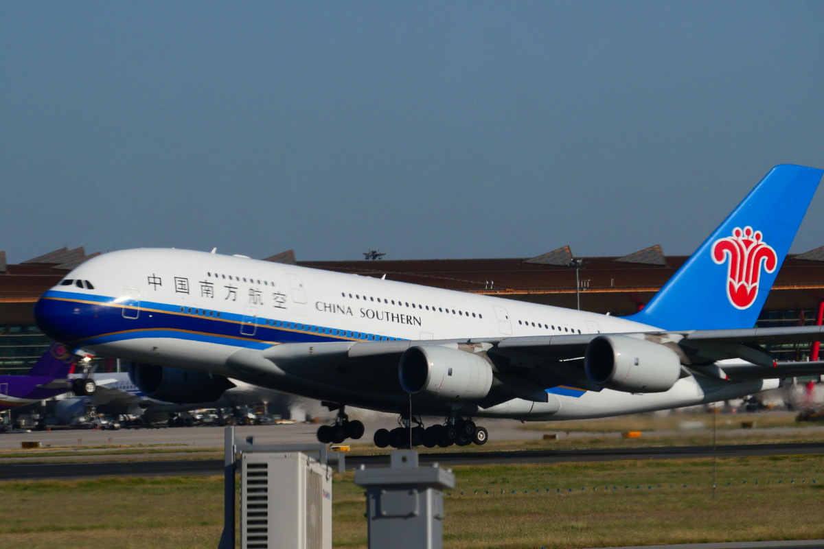 南航a380b6136今天中午启程飞往美国退役报废处理年内南航五架a380都