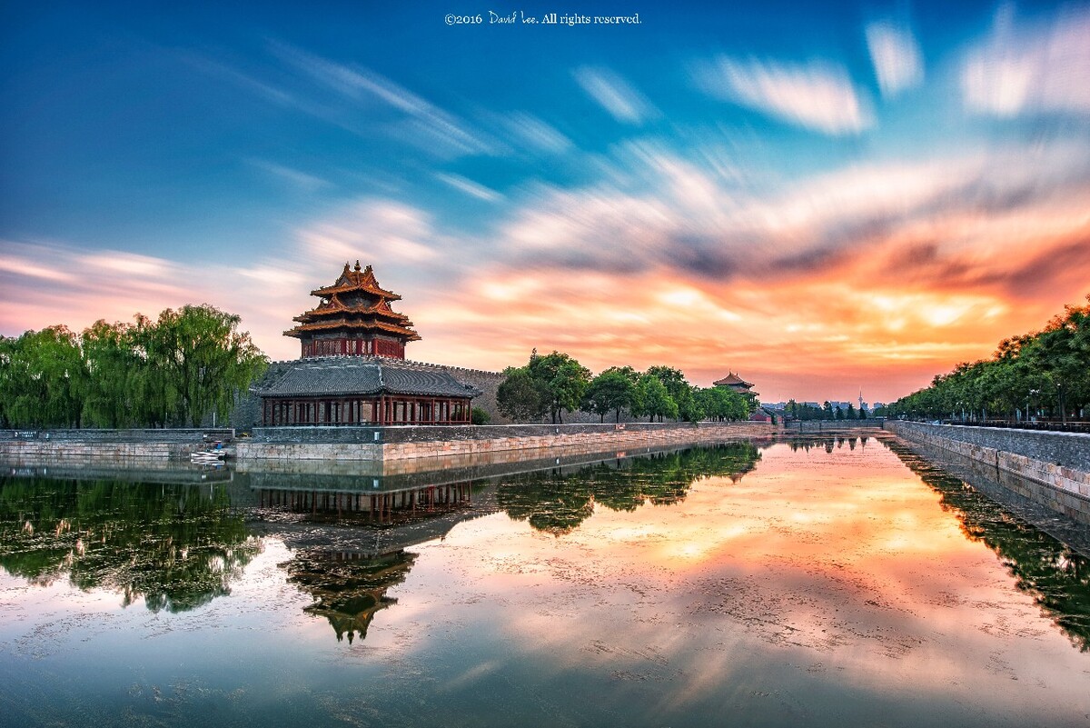 每次我一不知道拍什么的时候，就去看看角楼：）