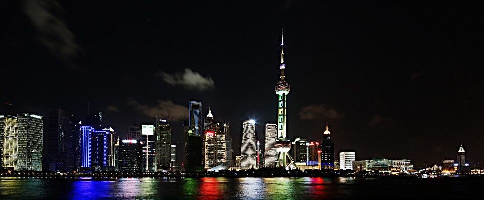north the bund in shanghai<br />
2012年7月21日，摄于东大名路北外滩绿地