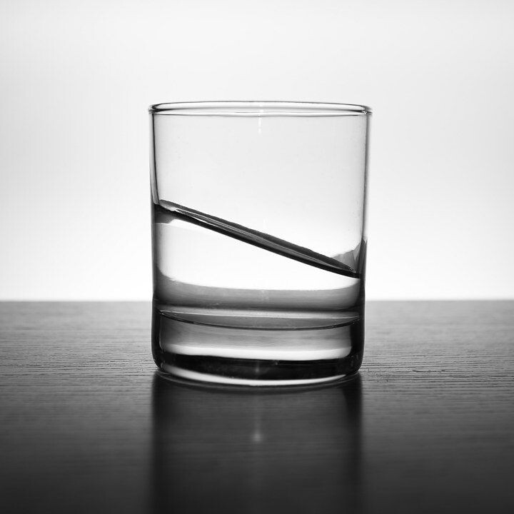 对抗重力的杯子<br />
