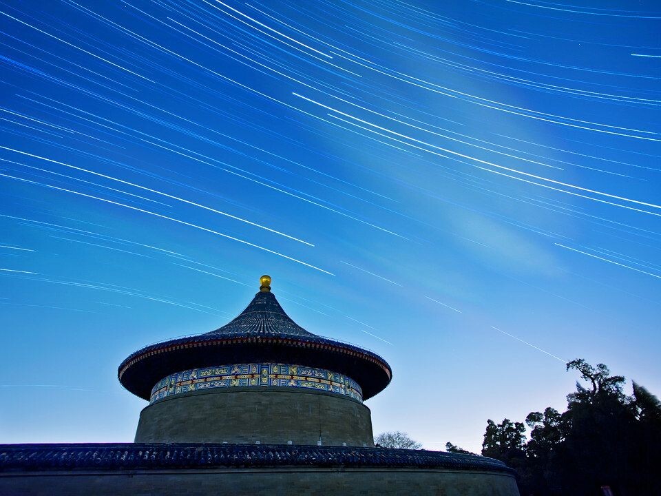 皇穹之宇<br />
<a href="https://tuchong.com/1670545/" target="_blank">@天坛</a><br />
F4  30s  ISO-200  10mm  437张叠加