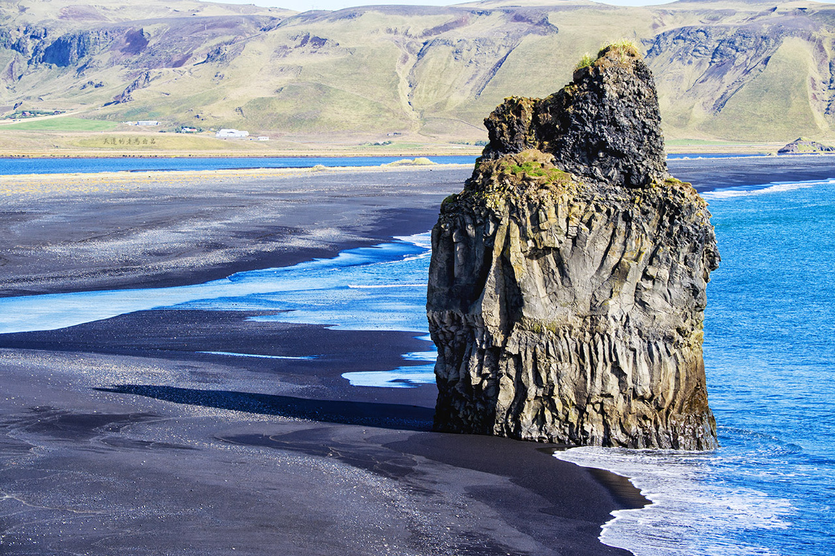 冰岛维克小镇黑沙滩