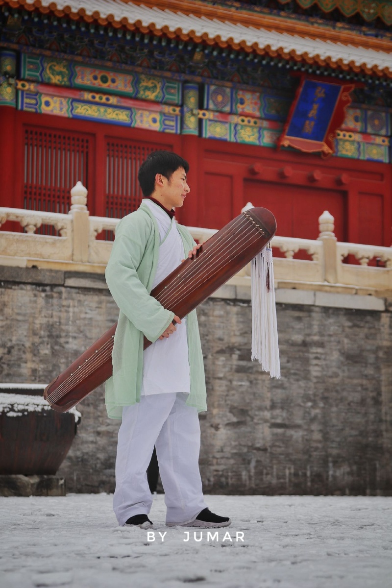 故宫初雪遇见古琴少年