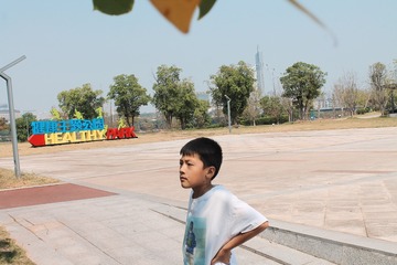 001