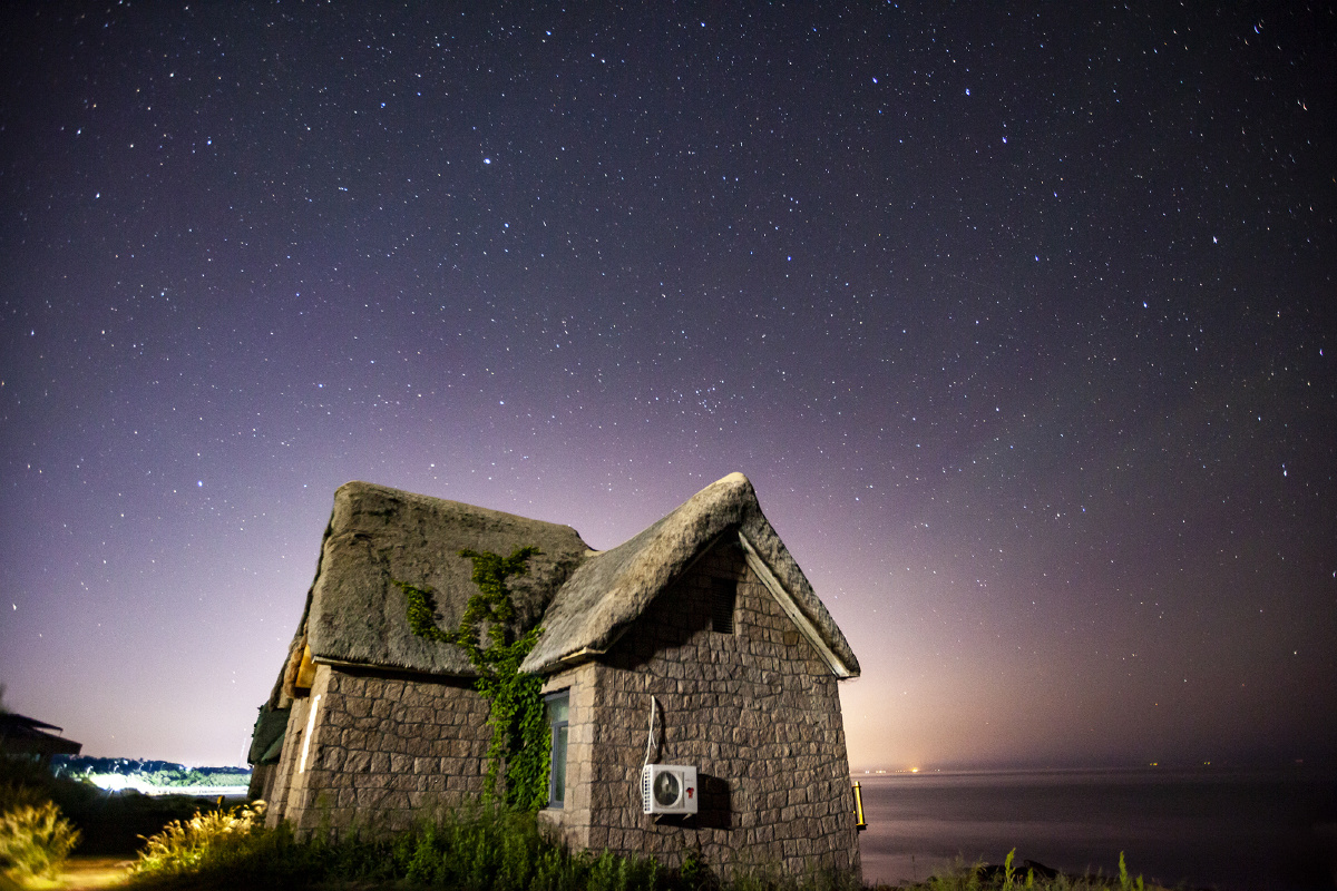 星空下的海草房