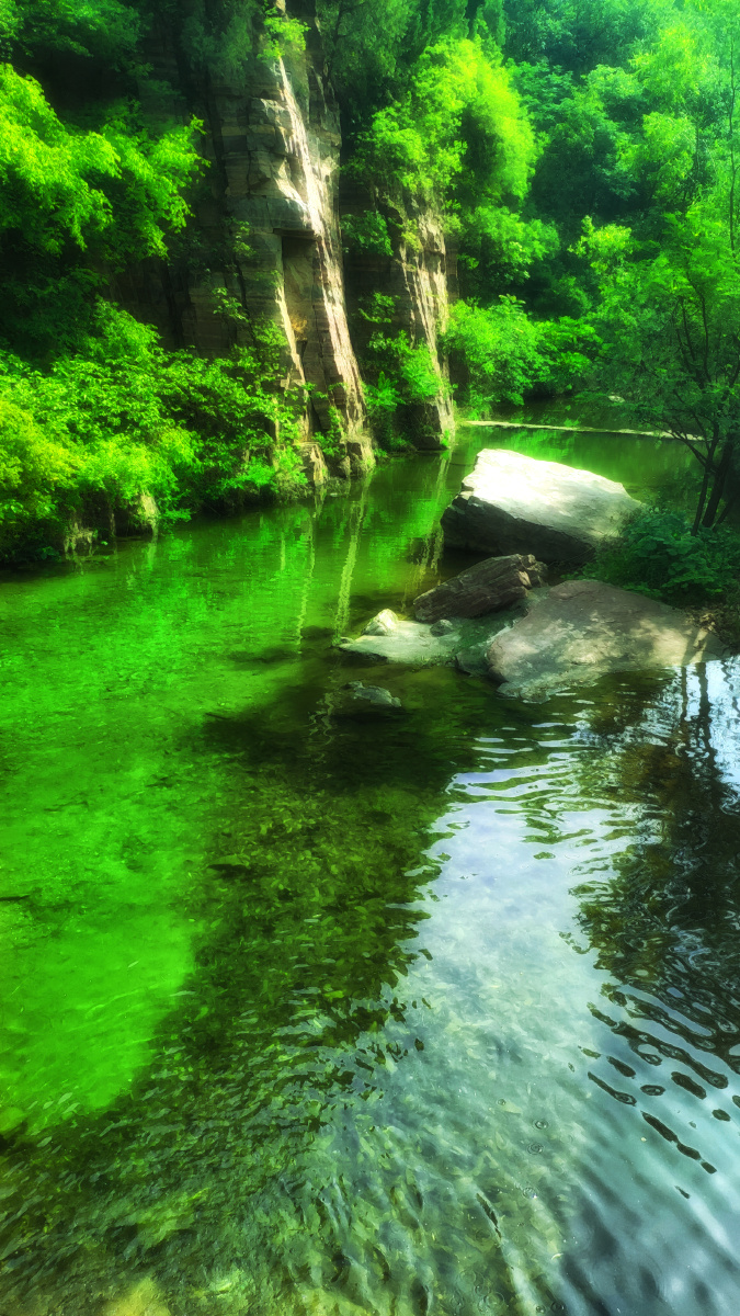 青山绿水小溪山间