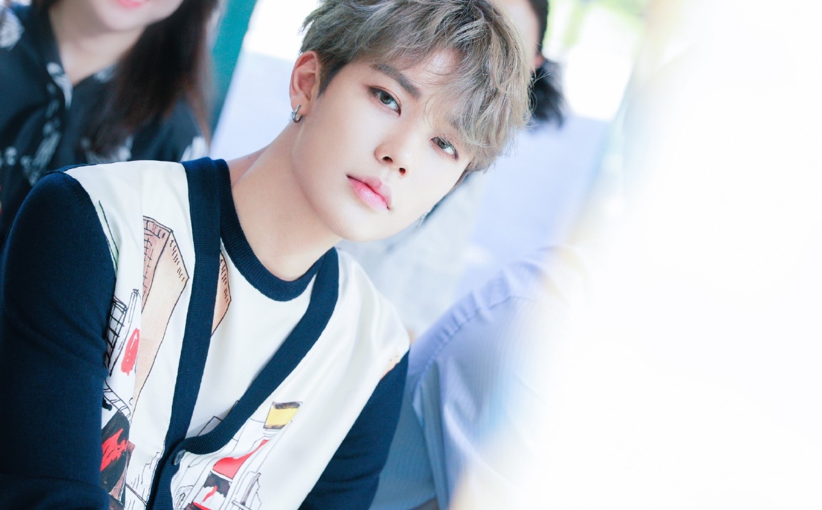 来欣赏一下林彦俊的神仙颜值