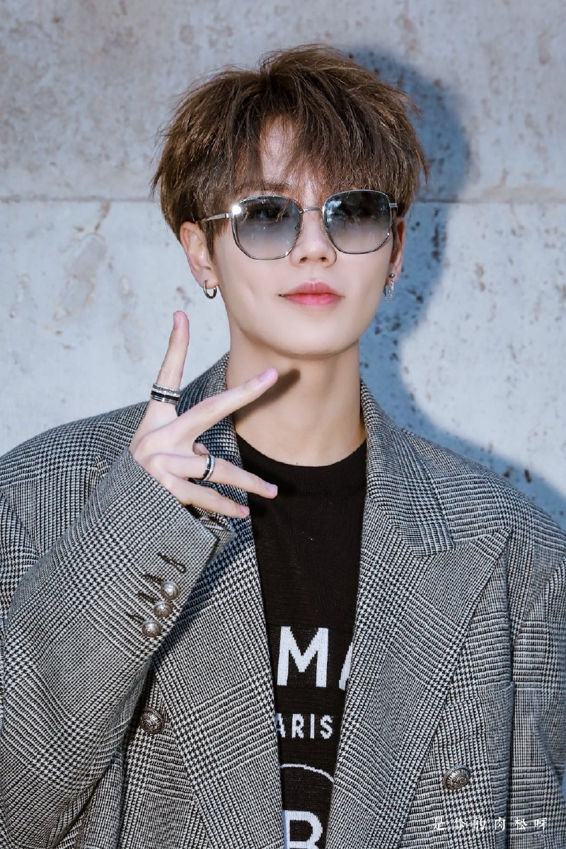 来欣赏一下林彦俊的神仙颜值