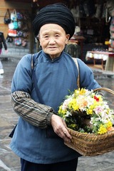 卖花环的老人
