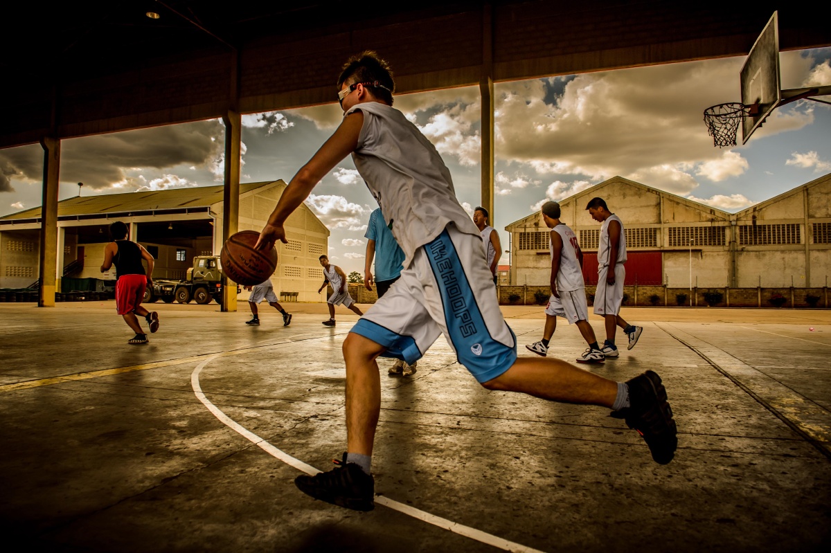 锻炼身体好久没打球了偶尔打一次,就感觉好累必须得加强运动!