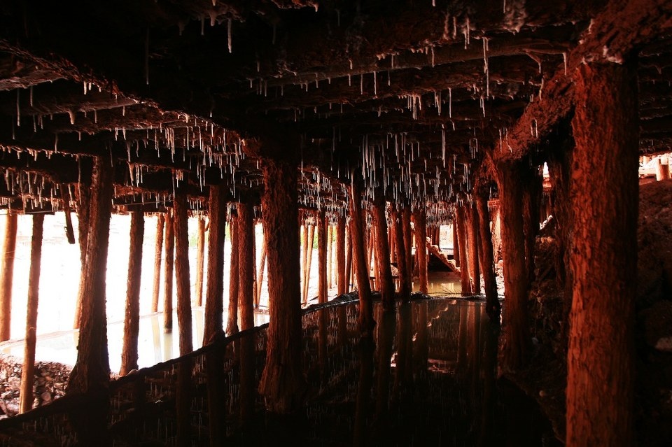 西藏行千年盐井