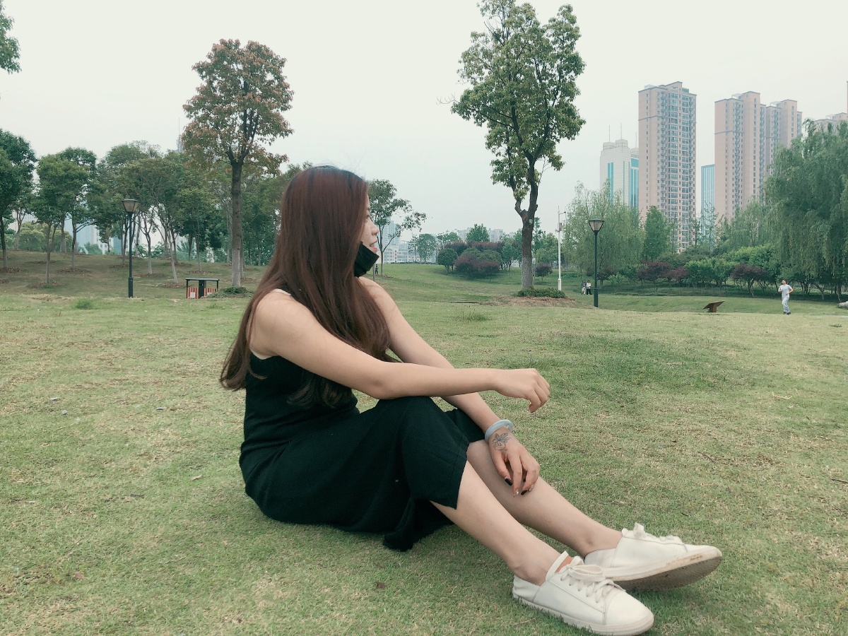 终于学会了选择19张照片点击右下角87拍同款就可以啦