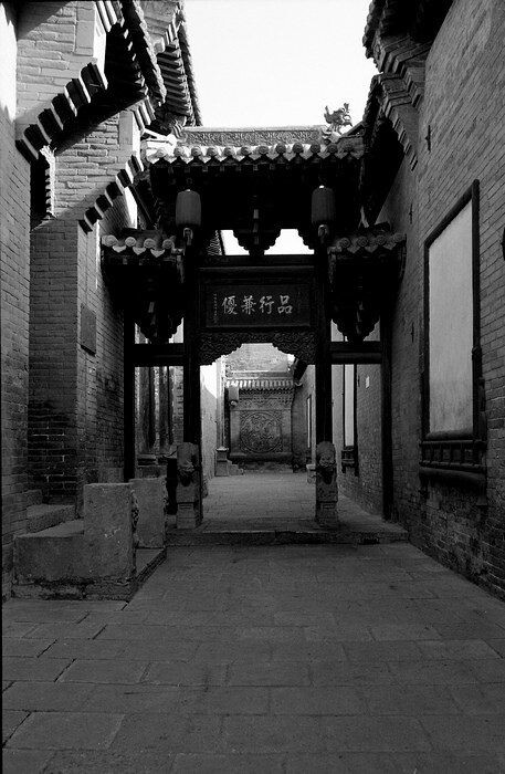山西灵石王家大院<br />
Canon EOS50E<br />
Canon EF28-105/3.5-4.5 II USM<br />
Kodak 100负片
