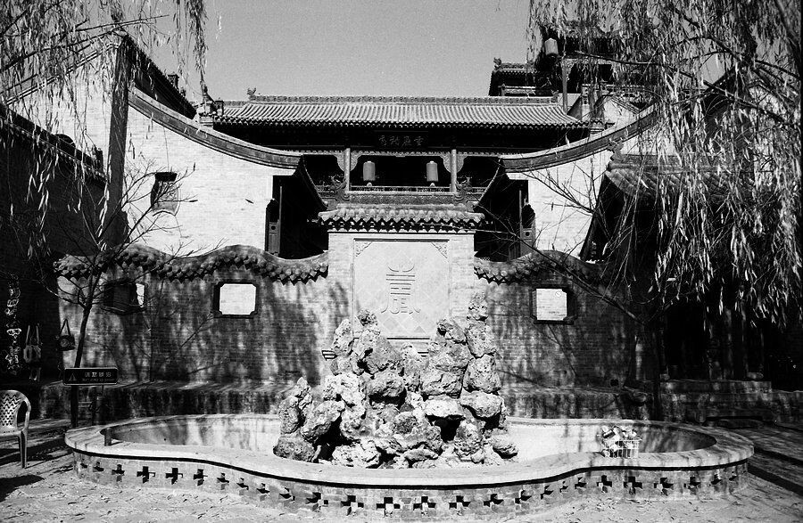 山西灵石王家大院<br />
Canon EOS50E<br />
Canon EF28-105/3.5-4.5 II USM<br />
Kodak 100负片